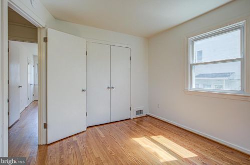 6918 Westhampton Dr, Alexandria VA 22307-1528 exterior