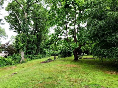 28 West Ave, Milford, CT 06461-2931