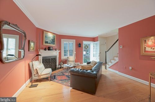 904 Saint Asaph St, Alexandria, VA 22314-1532