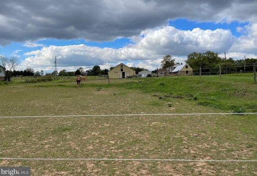 998 Plunkert Rd, Littlestown PA 17340-9643 exterior