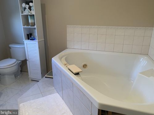 6 Kari Ct, Jackson Twp NJ 08527-1377 exterior