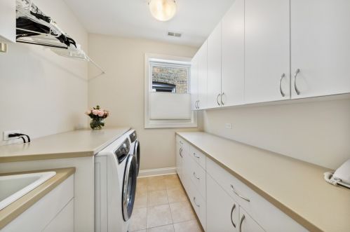 3524 Oakley Ave, Chicago IL 60609-1062 exterior