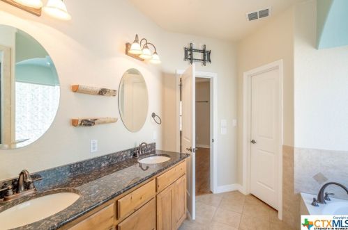 578 Winding River Ln, Spring Branch TX 78070-6382 exterior