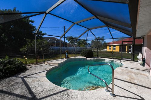 3106 Mall Ter, Fort Pierce FL 34984-6347 exterior