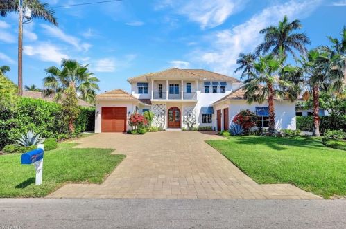 1501 Bluefin Ct, Naples FL 34102-1576 exterior