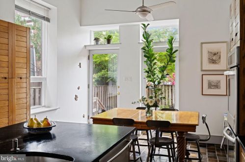 1708 Green St, Philadelphia PA 19130-7023 exterior