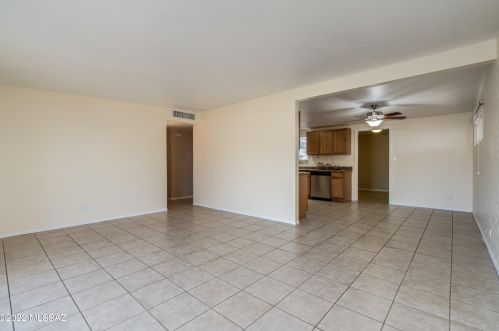 8217 Beverly St, Tucson AZ 85710-5931 exterior