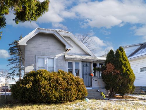 4672 Parkway Ave, Milwaukee, WI 53209-6425