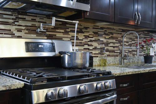 304 107th St, Chicago IL 60655-1709 exterior