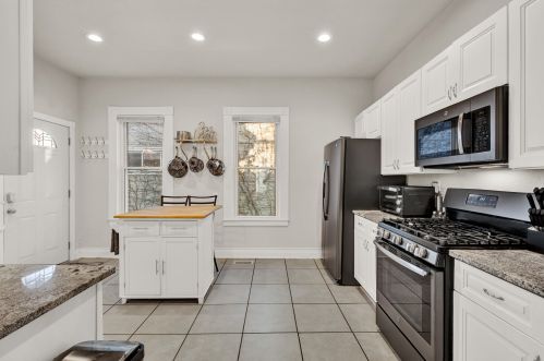 1718 Rusk Ave, Milwaukee WI 53207-2504 exterior