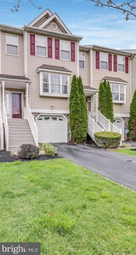 19 Hoag Ln, Chester, PA 19014-3702