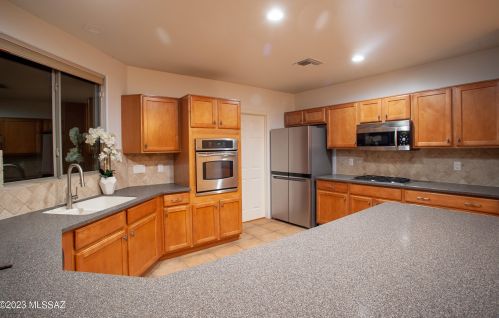 8154 Painted Feather Dr, Tucson AZ  85743-7418 exterior