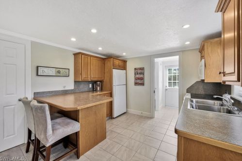 782 107 Ave, Naples FL 34108-1860 exterior