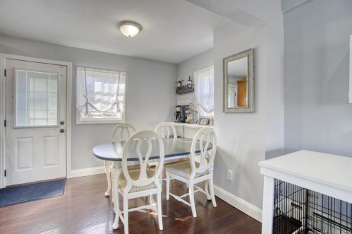 42 Apple St, Wallingford CT 06492-2904 exterior