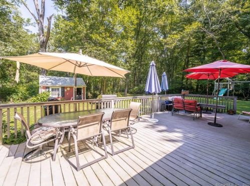 128 Deforest Rd, Wilton CT 06897-1910 exterior