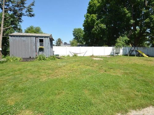 77 Jackson Rd, Enfield CT 06082-4137 exterior