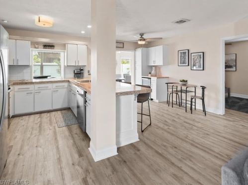 698 99 Ave, Naples FL 34108-2230 exterior