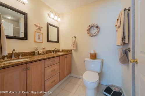 91 Harding Rd, East Freehold NJ 07728-9004 exterior