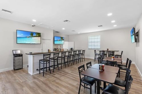 132 Glen Eagle Cir, Naples FL 34104-5714 exterior