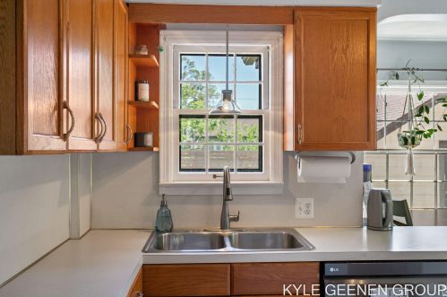 1114 Northlawn St, Grand Rapids MI 49505-3724 exterior