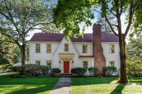 289 Converse St, Springfield, MA 01106-1703