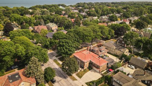 2723 Edgewood Ave, Milwaukee WI  53211-2913 exterior