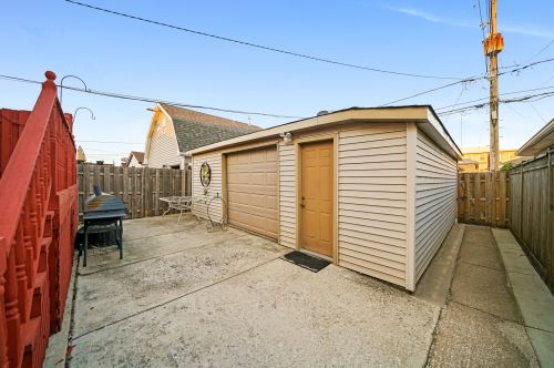 6129 Mcvicker Ave, Chicago IL 60638-4325 exterior