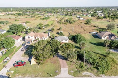 4558 20th St, Naples, FL 34120-0464