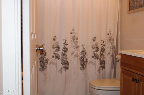 8011 Julia St, Tucson AZ 85710-4821 exterior