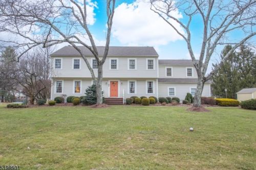 67 Meadowbrook Rd, Dover, NJ 07869-3800