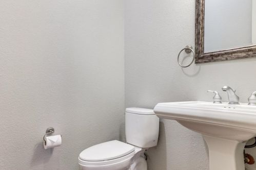 2205 Canton St, Dallas TX 75201-5901 exterior