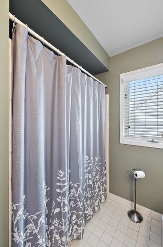 1039 Bloomview Cir, Rochester MI 48307-1728 exterior