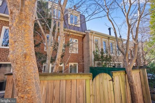 4341 Embassy Park Dr, Washington DC 20016-3607 exterior