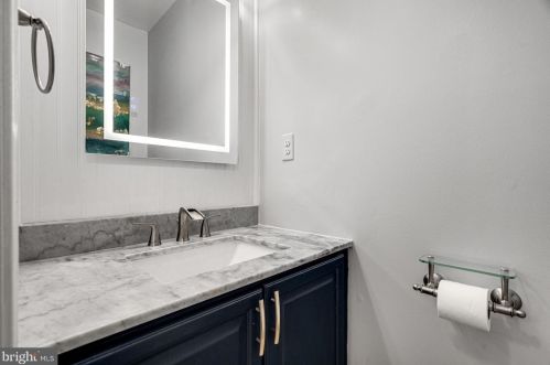 5319 Buxton Ct, Alexandria VA 22315-4760 exterior