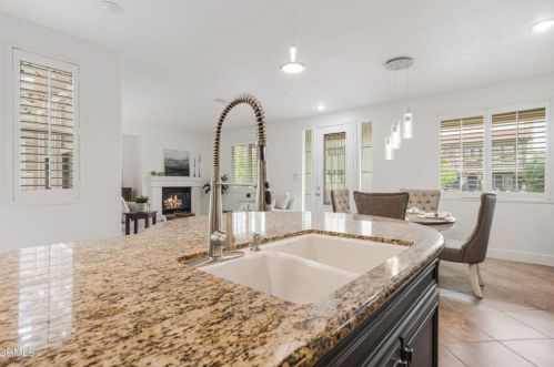 1404 Donegal Way, Oxnard CA  93035-1442 exterior