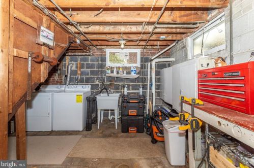 604 Forest Glen Rd, Silver Spring MD 20910-1122 exterior