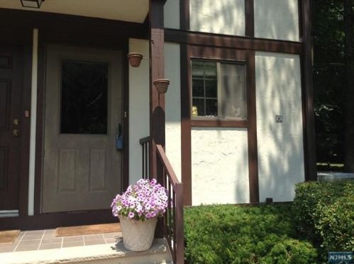 612 Mark Twain Way, Mahwah NJ  07430-3476 exterior