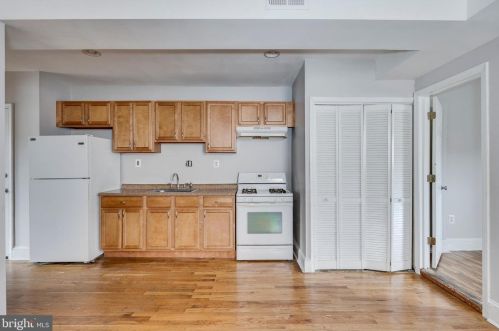 1320 T St, Washington DC 20009-4438 exterior