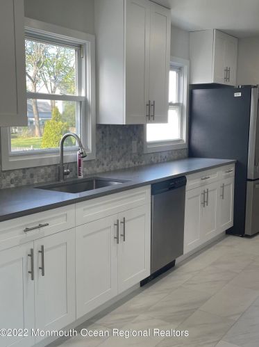 369 Beecroft Pl, Oakhurst NJ  07755-1227 exterior