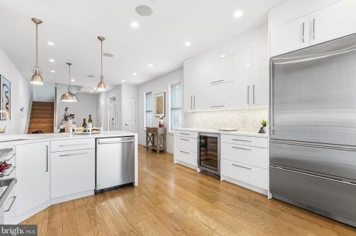 833 Bainbridge St, Philadelphia PA  19147-2009 exterior