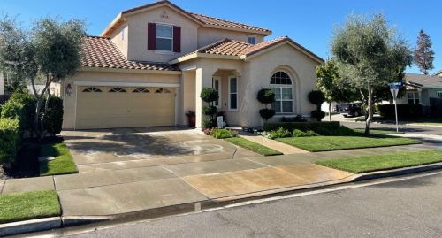 852 La Paloma St, Turlock, CA 95382-0483