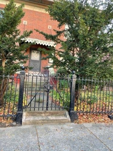 645 Hutchinson St, Chicago, IL 60613-1517