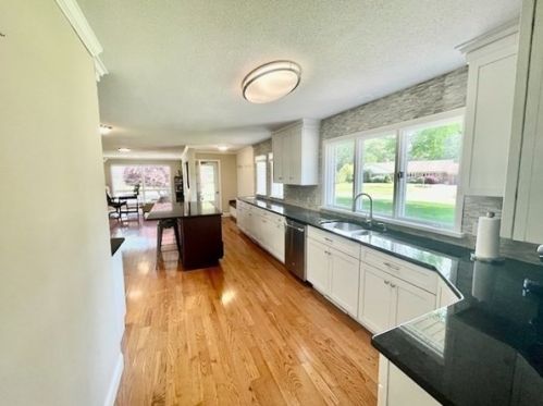 52 Laurel Ln, Springfield MA  01106-2004 exterior