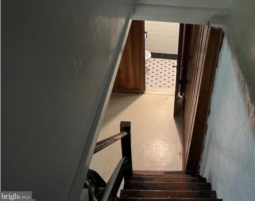 823 Longshore Ave, Philadelphia PA  19111-4422 exterior