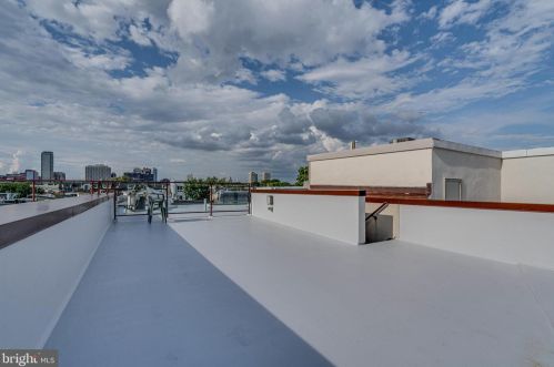 522 Carpenter St, Philadelphia PA 19147-4033 exterior