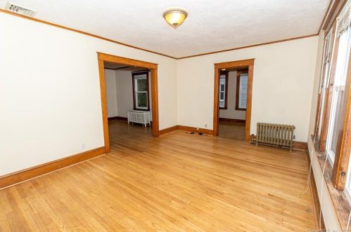 27 Proctor Rd, Manchester CT  06040-4909 exterior