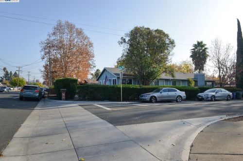 1905 Clayton Way, Concord CA 94519-1786 exterior