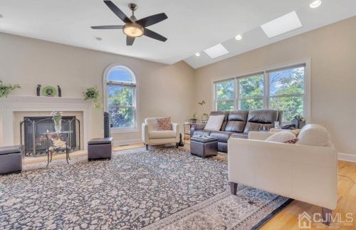 48 Farmhaven Ave, Edison NJ 08820-3220 exterior