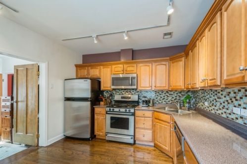 6320 Campbell Ave, Chicago IL 60659-1902 exterior