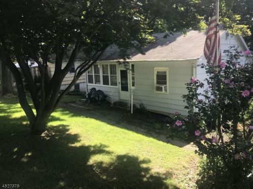 63 Lakeside Blvd, Hopatcong, NJ 07843-1337